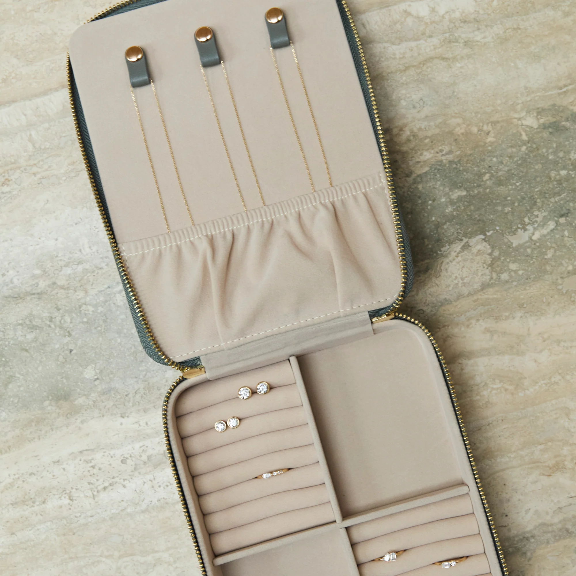 Elegant Jewelry Organizer - Image 3